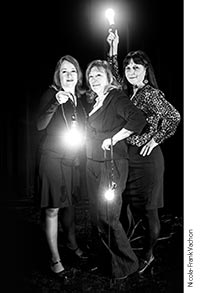 Photographie des trois comédiennes incarnant les Fées.