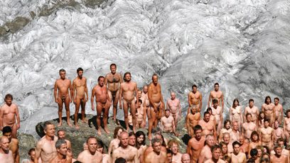 En août 2007, 600 volontaires ont posé nus sur le glacier d'Aletsch, en S