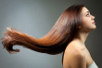 Photographie d'une femme avec de longs cheveux.