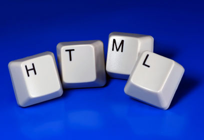 Photographie de touches de clavier écrivant « HTML »