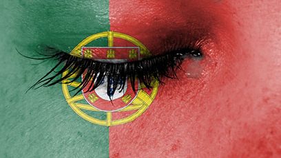 Drapeau du Portugal peint sur un visage